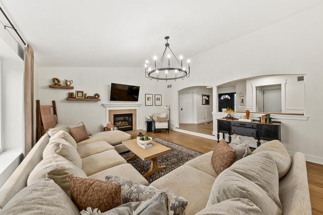 337 Sand Hill LANE, Dousman, WI 53118