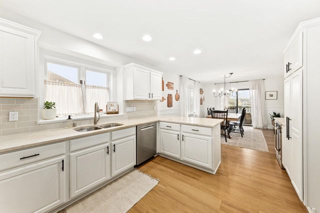 337 Sand Hill LANE, Dousman, WI 53118