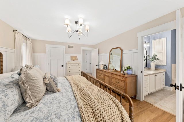 337 Sand Hill LANE, Dousman, WI 53118