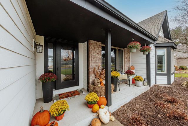 337 Sand Hill LANE, Dousman, WI 53118