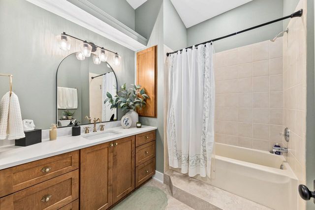 337 Sand Hill LANE, Dousman, WI 53118