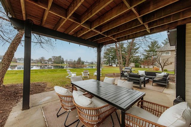 337 Sand Hill LANE, Dousman, WI 53118