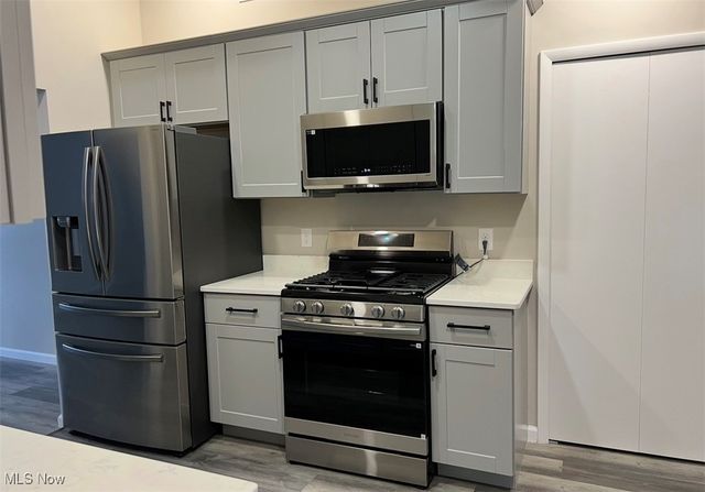 132 Herrmann Drive, Avon Lake, OH 44012