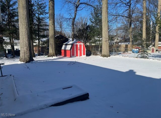 132 Herrmann Drive, Avon Lake, OH 44012