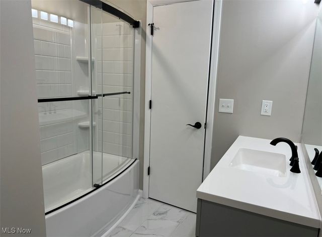 132 Herrmann Drive, Avon Lake, OH 44012