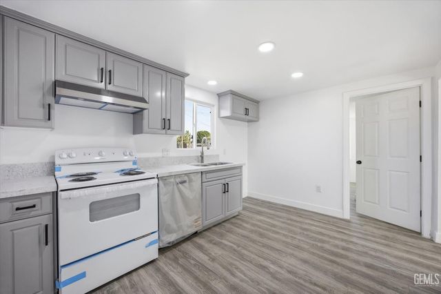 321 Beale Avenue, Bakersfield, CA 93305