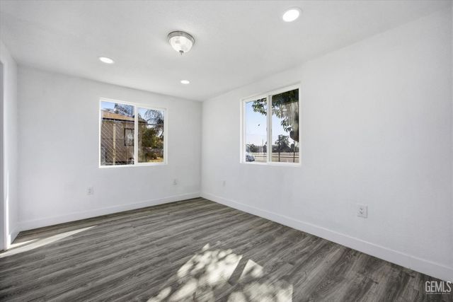 321 Beale Avenue, Bakersfield, CA 93305