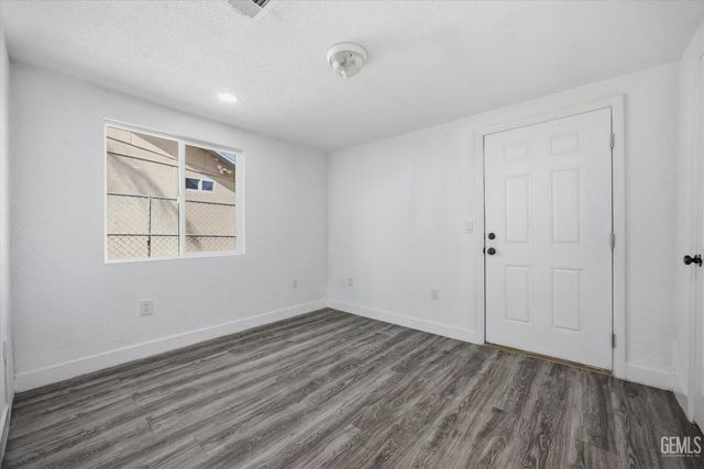 321 Beale Avenue, Bakersfield, CA 93305