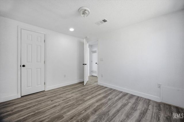 321 Beale Avenue, Bakersfield, CA 93305