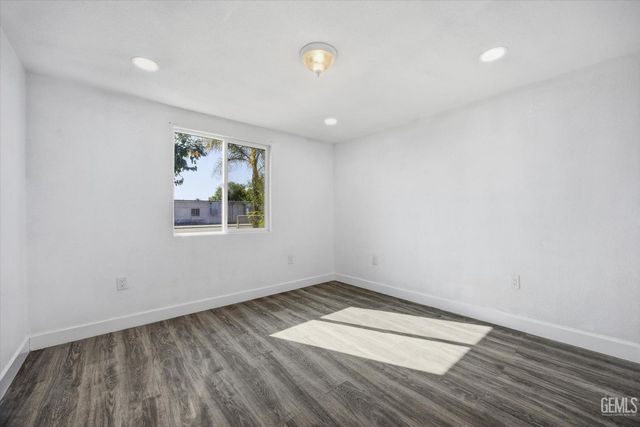 321 Beale Avenue, Bakersfield, CA 93305