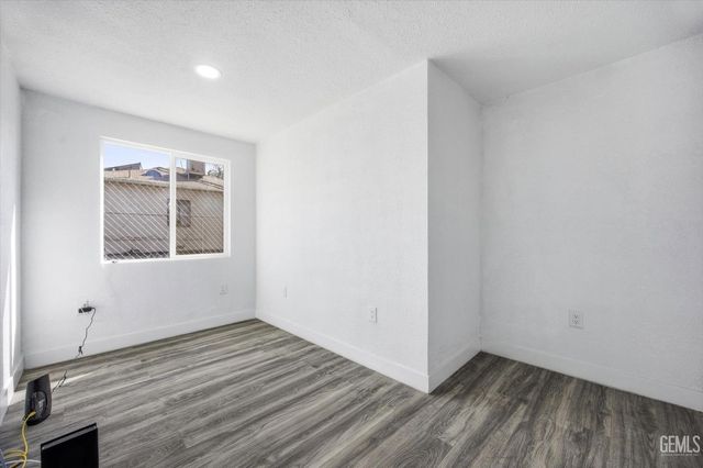 321 Beale Avenue, Bakersfield, CA 93305
