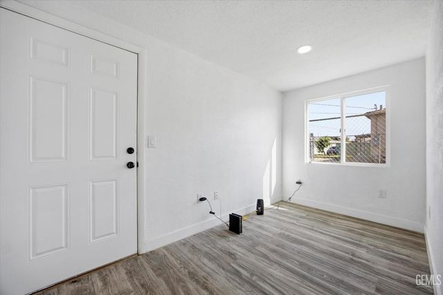 321 Beale Avenue, Bakersfield, CA 93305