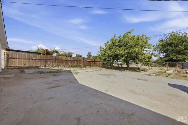 321 Beale Avenue, Bakersfield, CA 93305