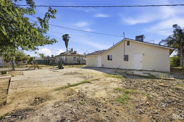 321 Beale Avenue, Bakersfield, CA 93305