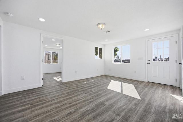 321 Beale Avenue, Bakersfield, CA 93305
