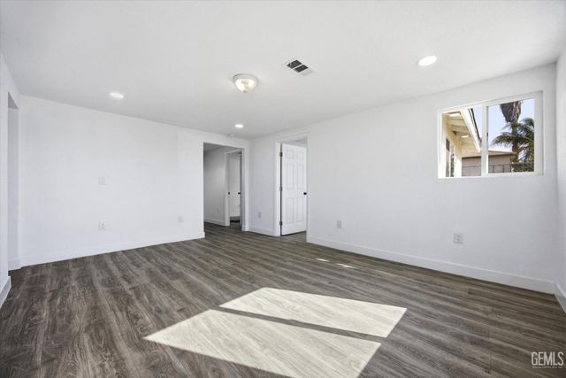 321 Beale Avenue, Bakersfield, CA 93305