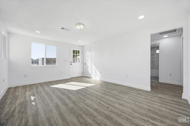 321 Beale Avenue, Bakersfield, CA 93305