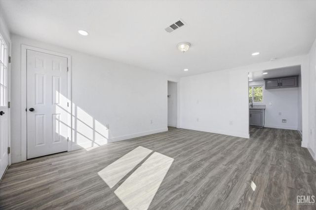 321 Beale Avenue, Bakersfield, CA 93305