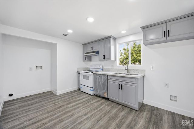 321 Beale Avenue, Bakersfield, CA 93305