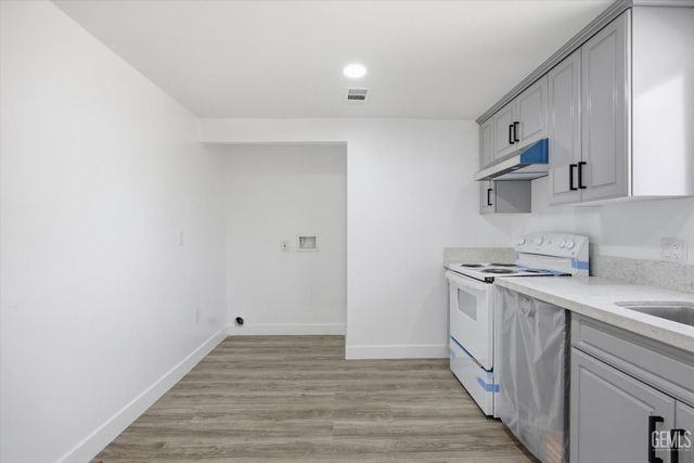 321 Beale Avenue, Bakersfield, CA 93305