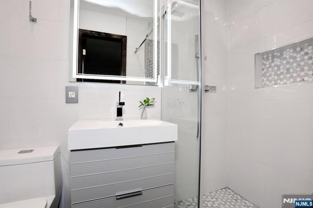 41-01 Geiger Place, Fair Lawn, NJ 07410