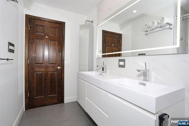 41-01 Geiger Place, Fair Lawn, NJ 07410