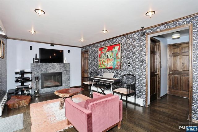 41-01 Geiger Place, Fair Lawn, NJ 07410