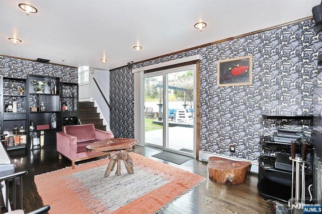 41-01 Geiger Place, Fair Lawn, NJ 07410