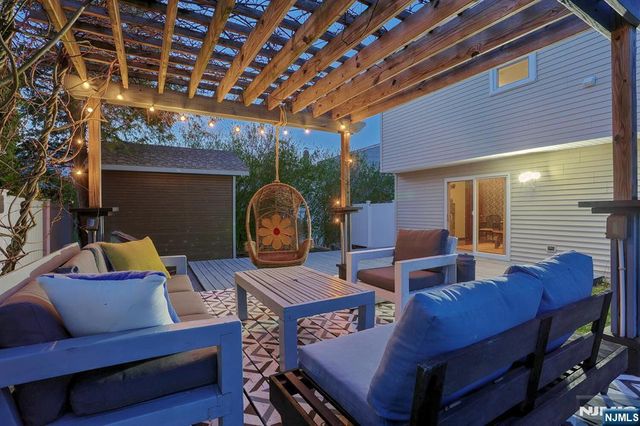 41-01 Geiger Place, Fair Lawn, NJ 07410