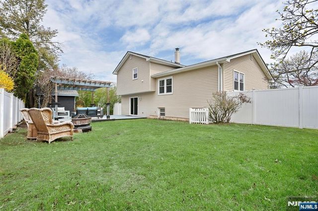 41-01 Geiger Place, Fair Lawn, NJ 07410