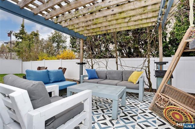 41-01 Geiger Place, Fair Lawn, NJ 07410