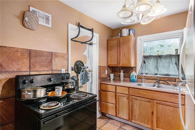 4505 Monroe Avenue, Kansas City, MO 64130