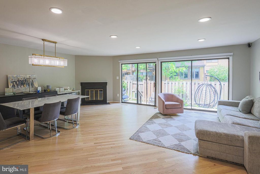 Image 10 of property listing at 2804 BANEBERRY CT, Baltimore, MD 21209