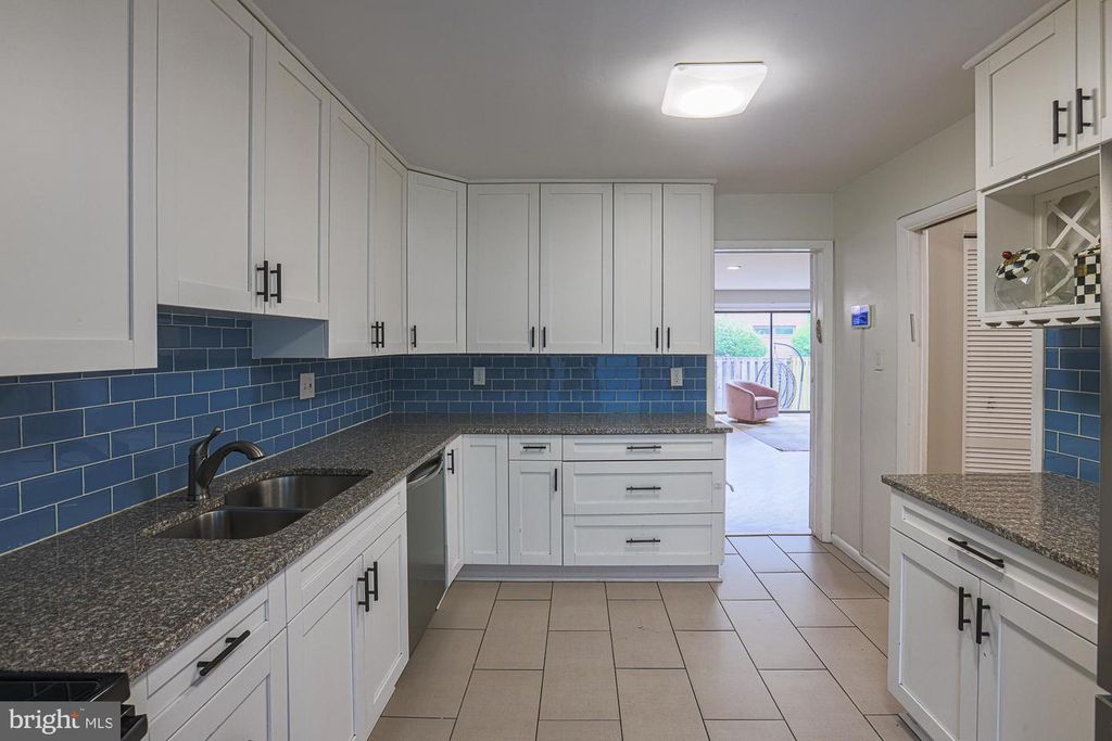 Image 14 of property listing at 2804 BANEBERRY CT, Baltimore, MD 21209