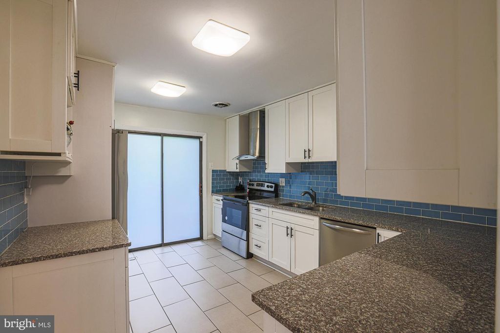 Image 17 of property listing at 2804 BANEBERRY CT, Baltimore, MD 21209