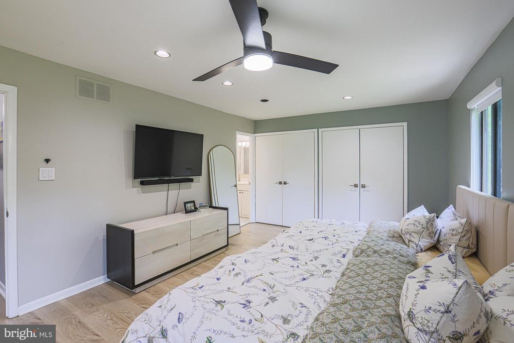Image 23 of property listing at 2804 BANEBERRY CT, Baltimore, MD 21209