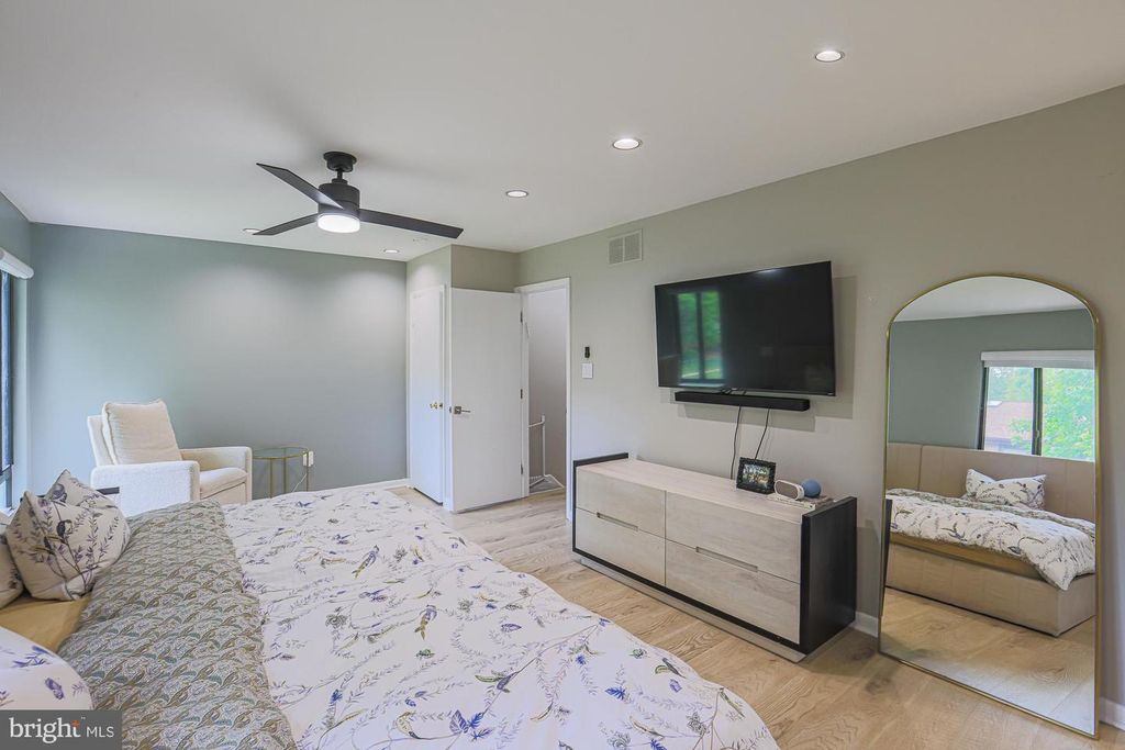 Image 24 of property listing at 2804 BANEBERRY CT, Baltimore, MD 21209