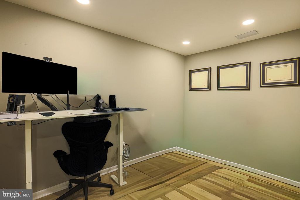 Image 41 of property listing at 2804 BANEBERRY CT, Baltimore, MD 21209