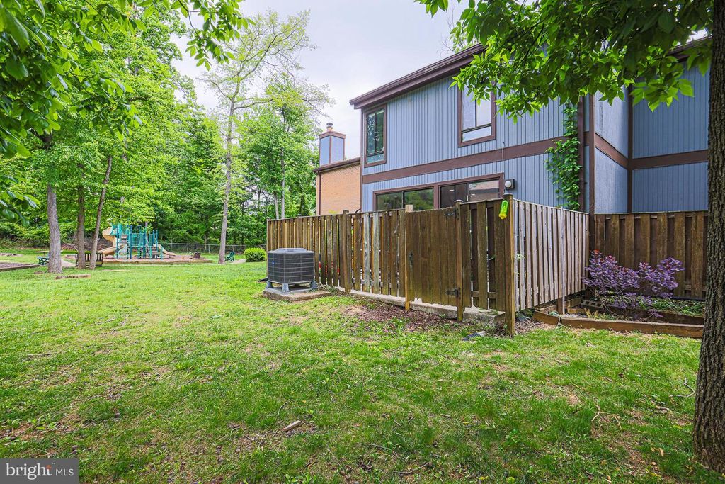 Image 52 of property listing at 2804 BANEBERRY CT, Baltimore, MD 21209