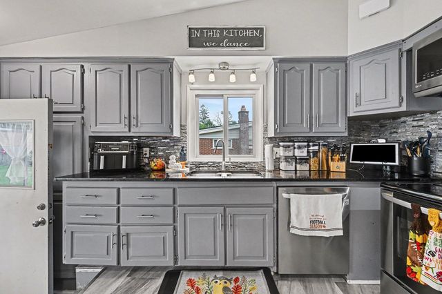 17663 Dolores Street, Livonia City, MI 48152