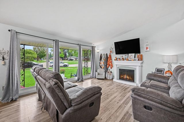 17663 Dolores Street, Livonia City, MI 48152