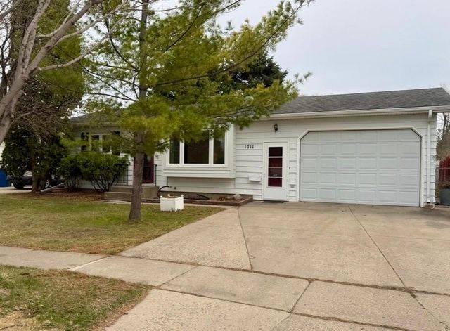 1711 11th Avenue N, Moorhead, MN 56560