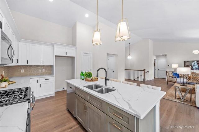 216 Linden LANE, Delavan, WI 53115