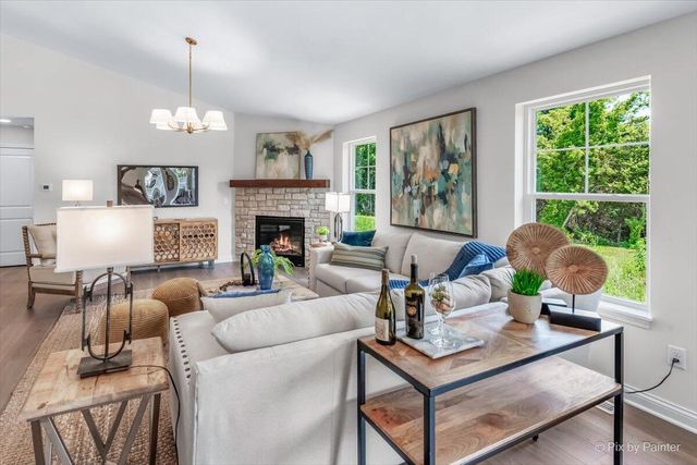 216 Linden LANE, Delavan, WI 53115