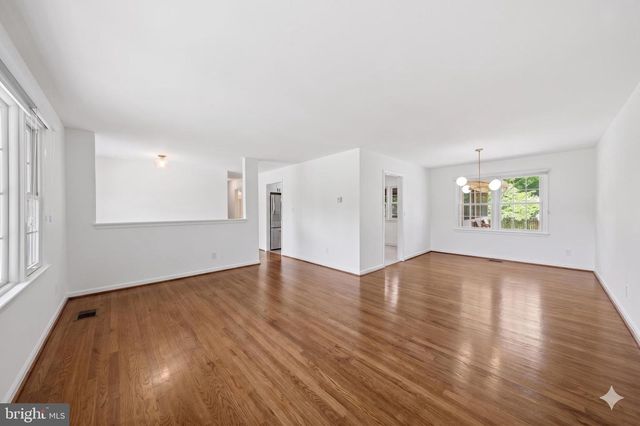 905 CAROLE CT SE, Vienna, VA 22180