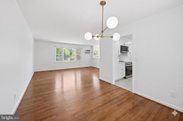 905 CAROLE CT SE, Vienna, VA 22180