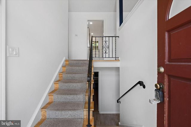 905 CAROLE CT SE, Vienna, VA 22180