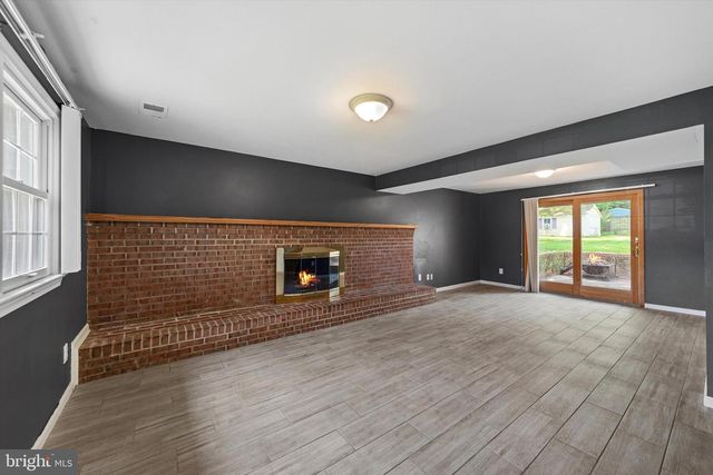 905 CAROLE CT SE, Vienna, VA 22180