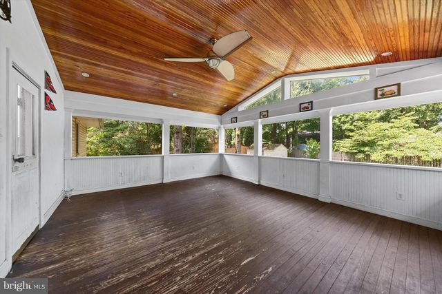 905 CAROLE CT SE, Vienna, VA 22180