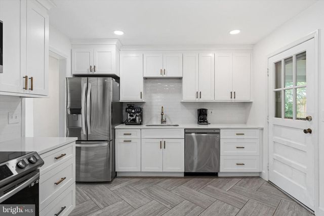 905 CAROLE CT SE, Vienna, VA 22180